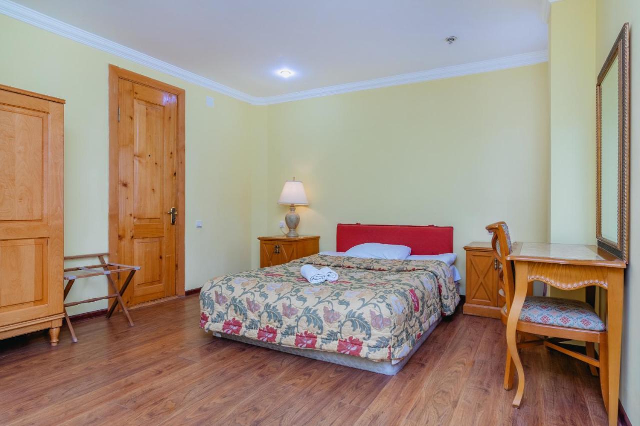 Hotel Lileo Местия Екстериор снимка