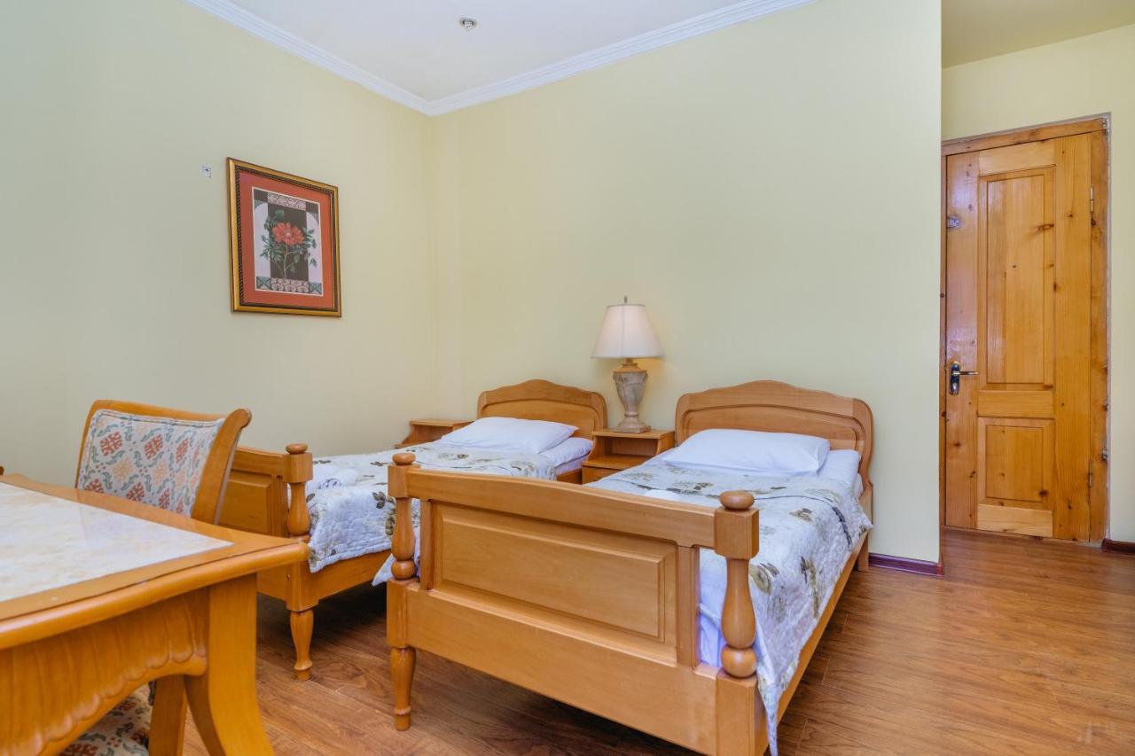 Hotel Lileo Местия Екстериор снимка