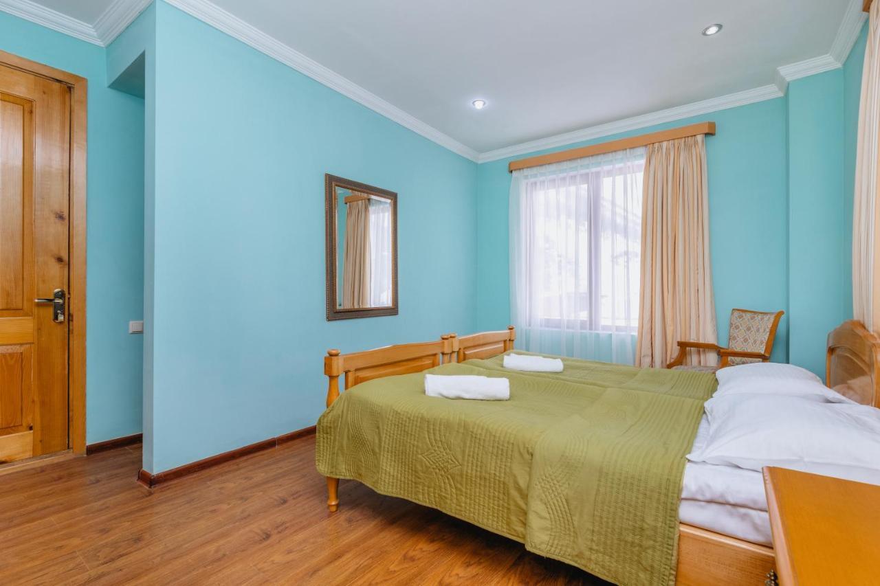 Hotel Lileo Местия Екстериор снимка