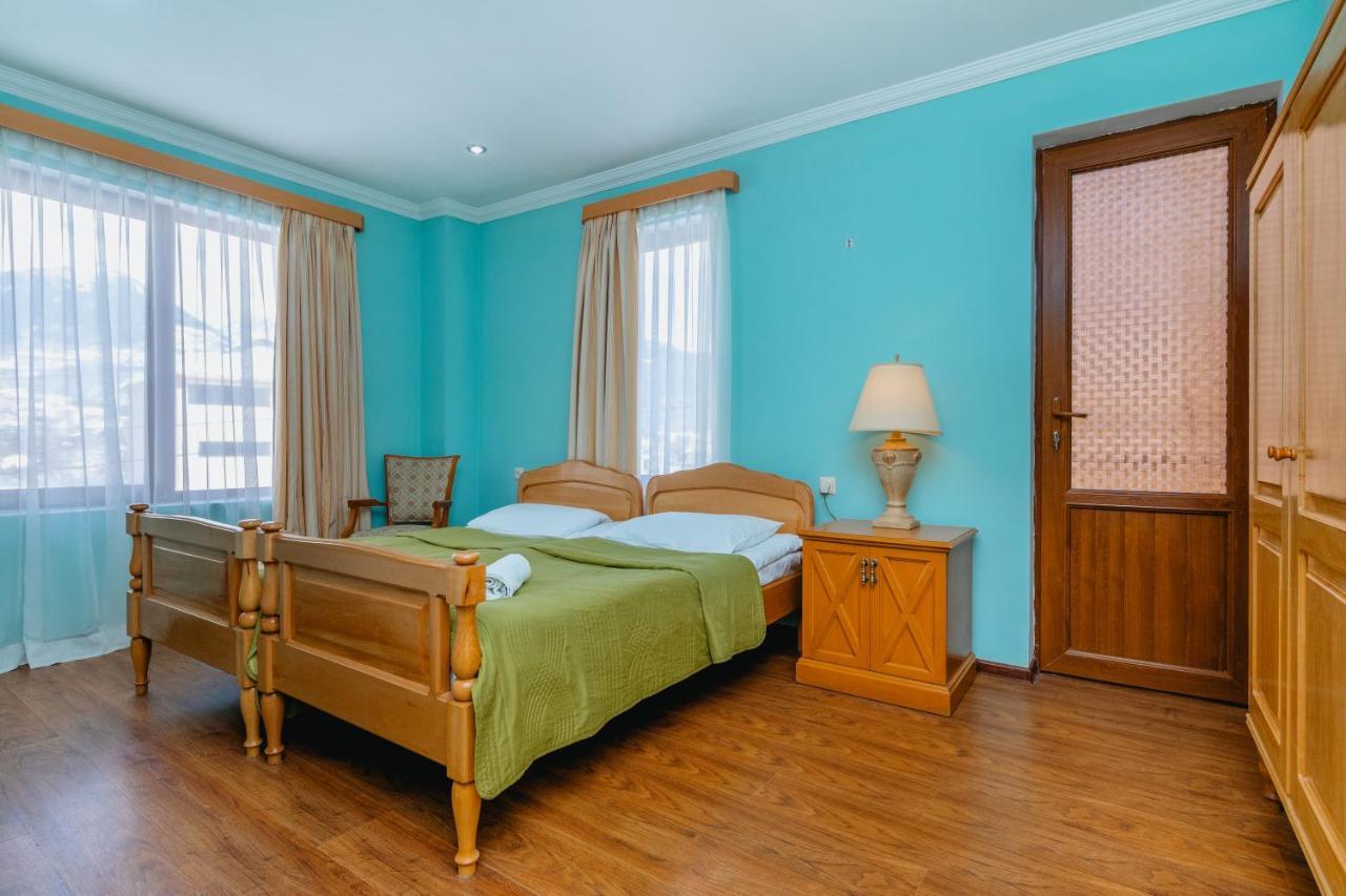 Hotel Lileo Местия Екстериор снимка