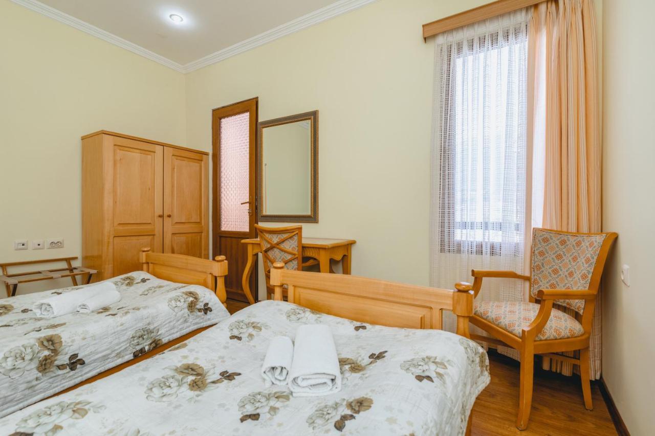 Hotel Lileo Местия Екстериор снимка