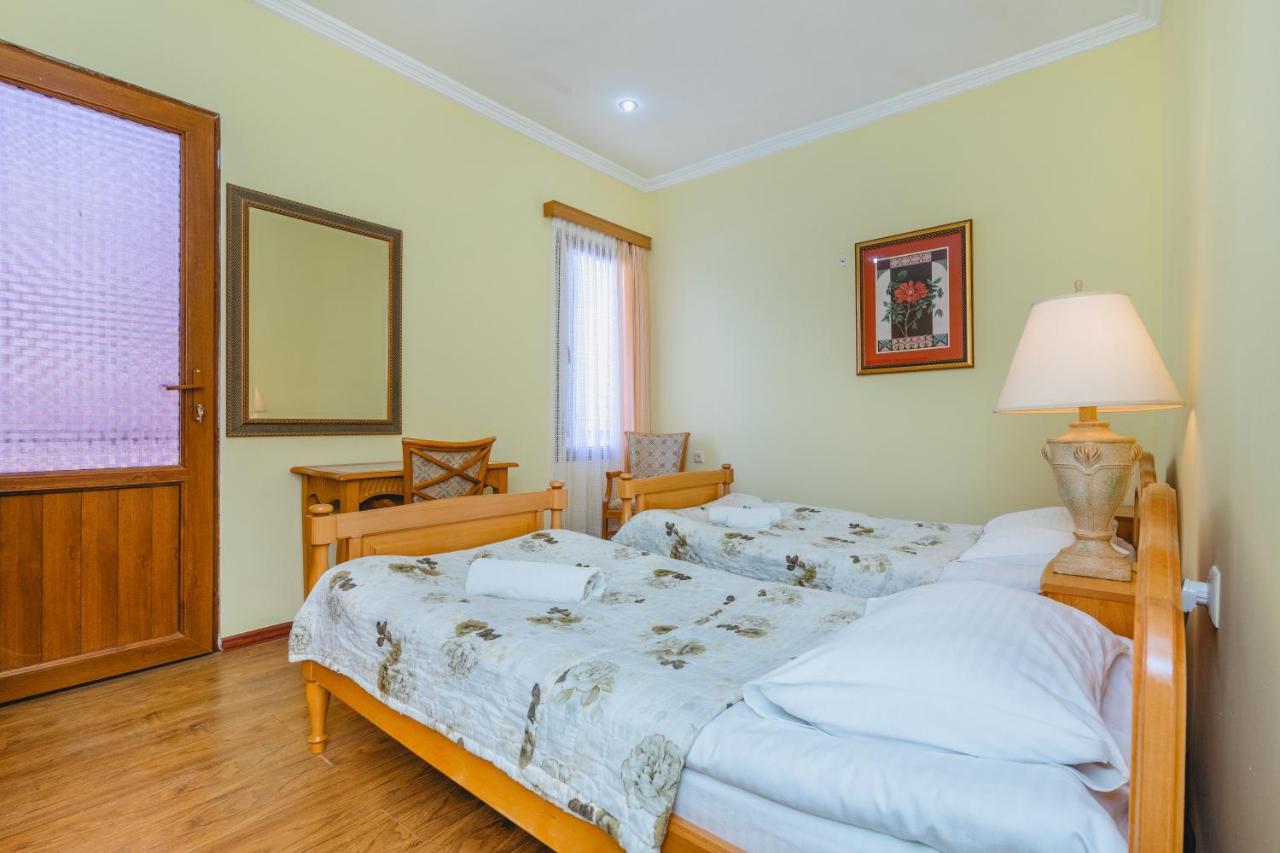 Hotel Lileo Местия Екстериор снимка