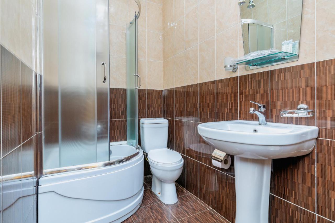 Hotel Lileo Местия Екстериор снимка