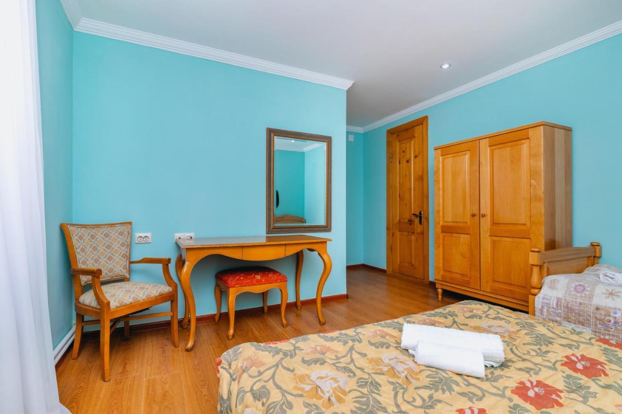 Hotel Lileo Местия Екстериор снимка