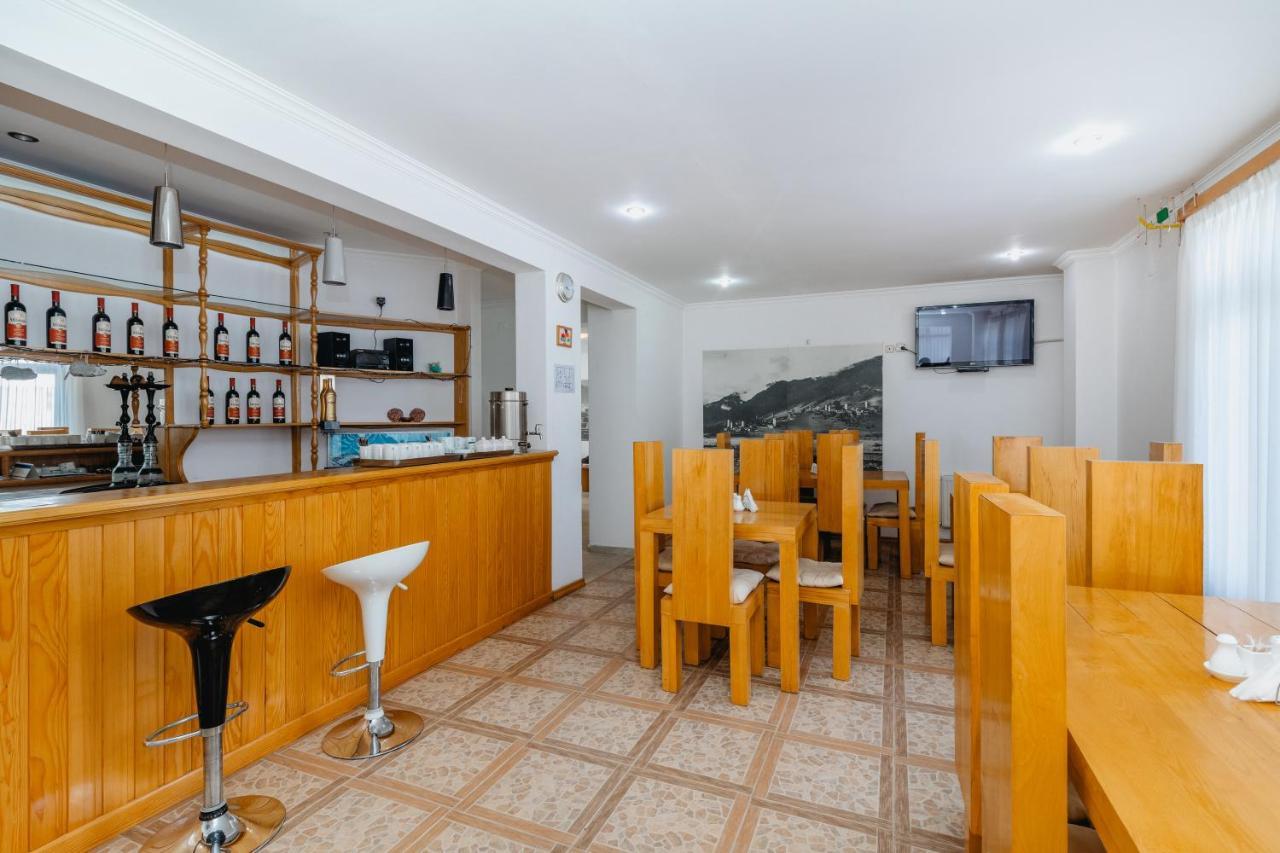 Hotel Lileo Местия Екстериор снимка