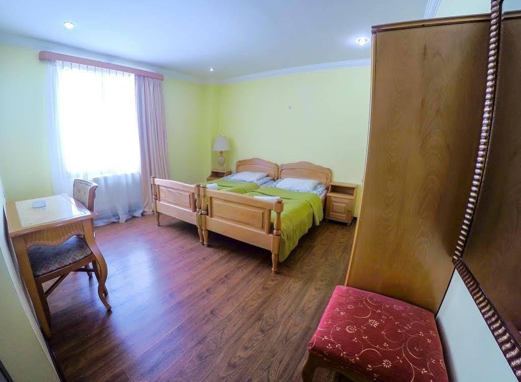 Hotel Lileo Местия Екстериор снимка