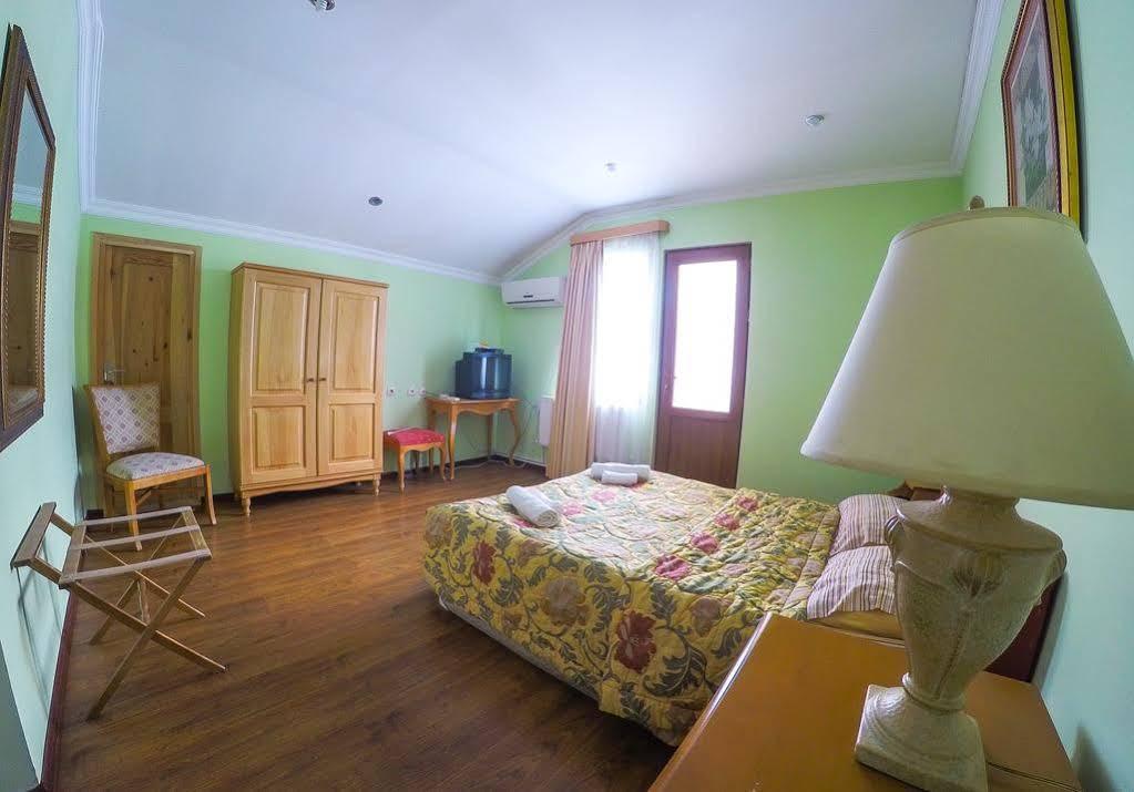 Hotel Lileo Местия Екстериор снимка