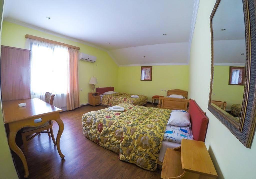 Hotel Lileo Местия Екстериор снимка