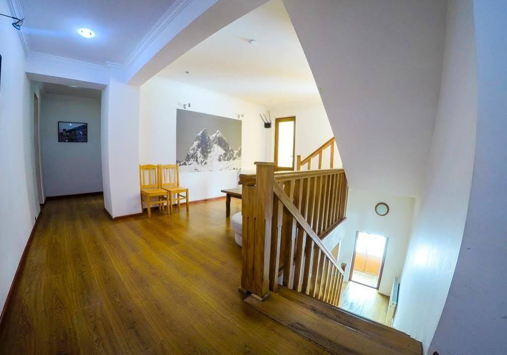 Hotel Lileo Местия Екстериор снимка
