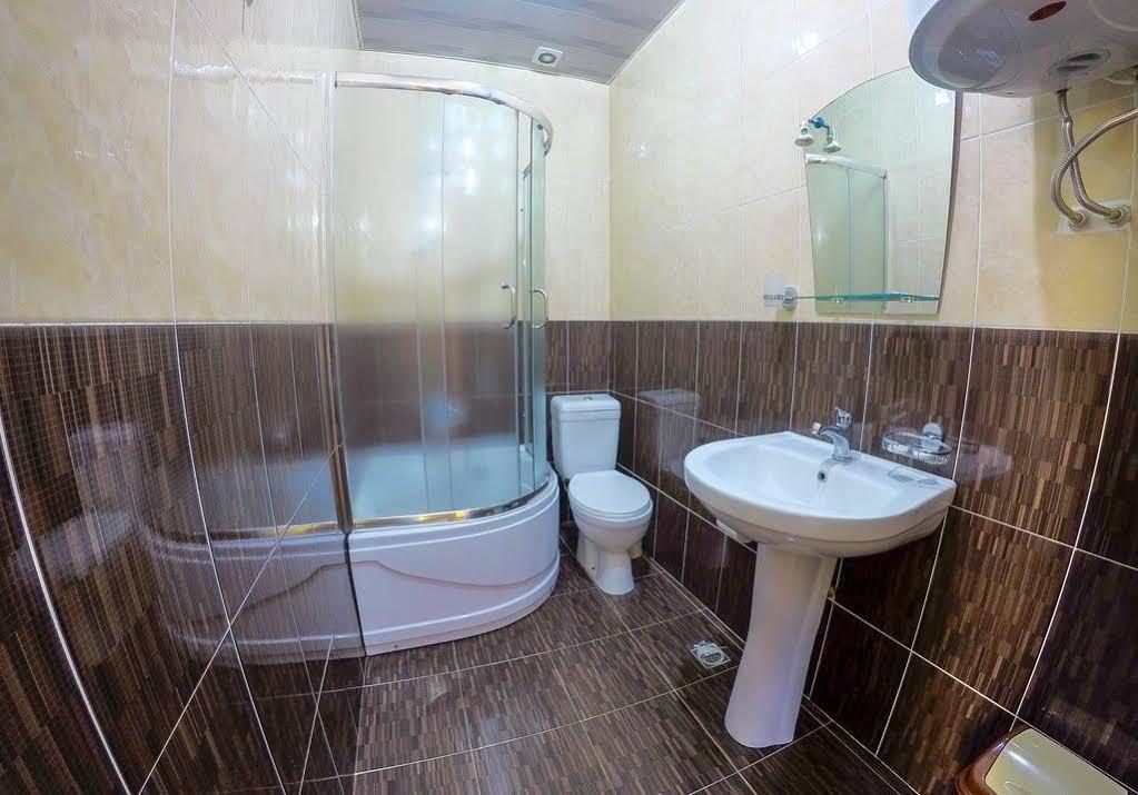 Hotel Lileo Местия Екстериор снимка