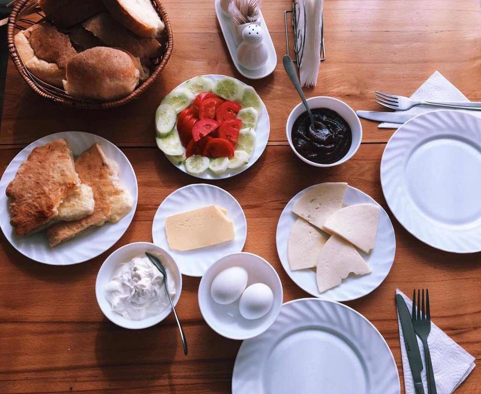 Hotel Lileo Местия Екстериор снимка